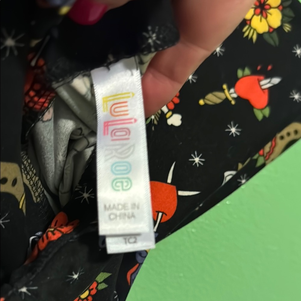 Black Leggings with Colorful Pattern - Picture 2 of 4